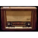 Antigua radio alemana de la marca Erfurt 3D, de los años 1950 y funcionando.
