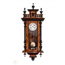 Antiguo reloj de pared Alfonsino de la casa Junghans de origen alemán y funcionando.