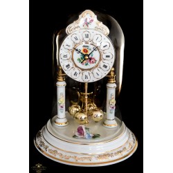 Decorativo reloj de Sobremesa de origen alemán con cúpula de cristal