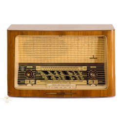 Antigua radio belga de la marca Siemens de los años 1950 y funcionando.