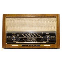 Antigua radio belga de la marca Graetz de los años 1950 y funcionando.